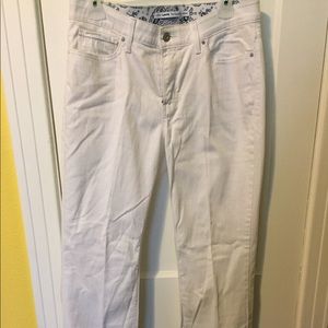 White Levi’s 525 Jeans 👖